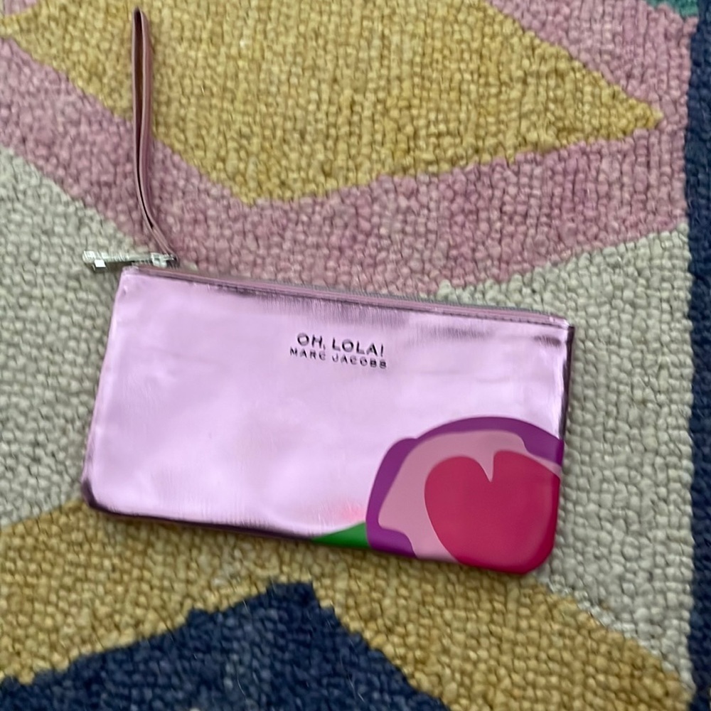 MARC JACOBS Wristlet OH LOLA PINK ZIP shiny